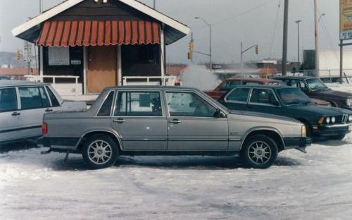 1405 Hammond lot , winter, late 80’s, the marketability of Volvos in North Bay was beginning to be recognized. As seen by only one BMW in the shot and four Volvos.