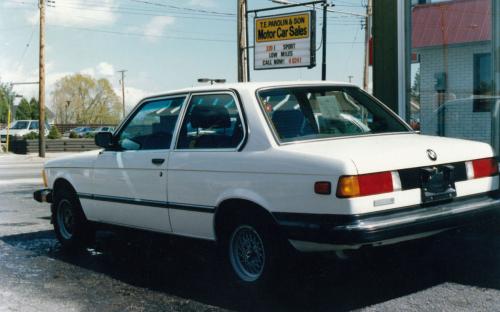 The genesis of this business is a car lot on Laskeshore Drive beside the Mandarin restaurant and across from McDonald’s. The lot opened in December 1985, and featured mainly BMWs as the 3 series served as Terry’s first foray into the world of European automobiles when he purchased a brand new 320i in 1981.